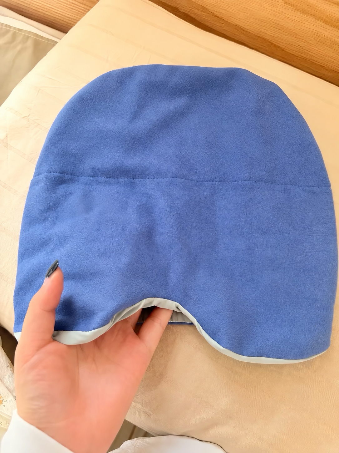 Blue weighted sleep hood product photo