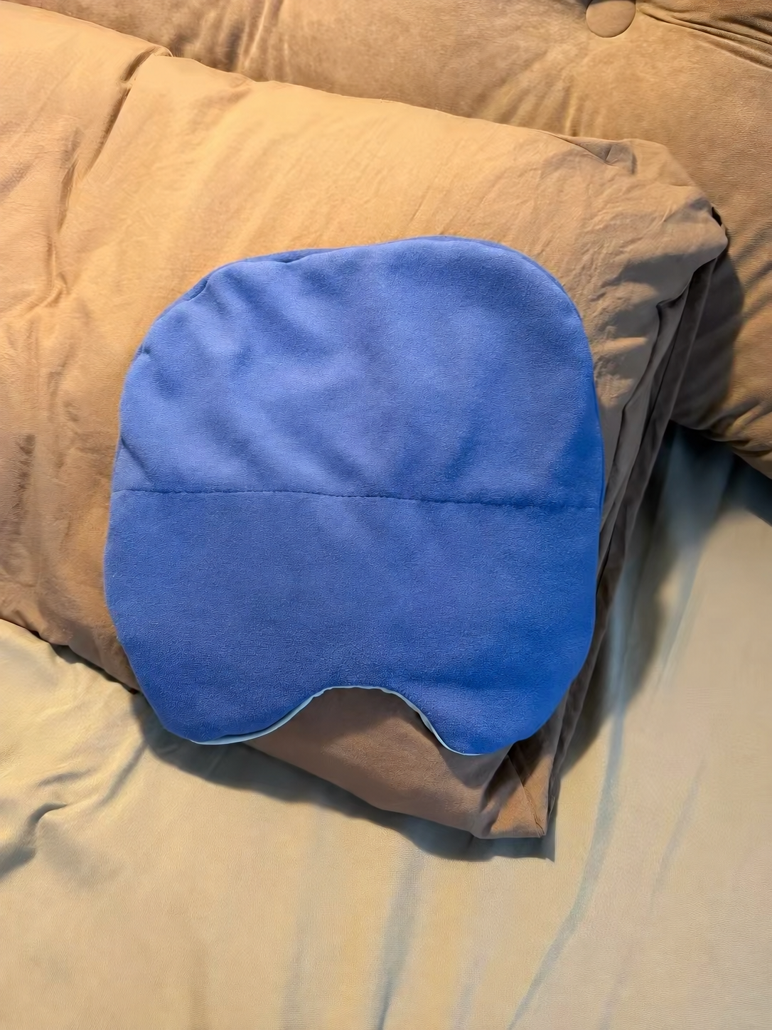 Blue weighted sleep hood product photo