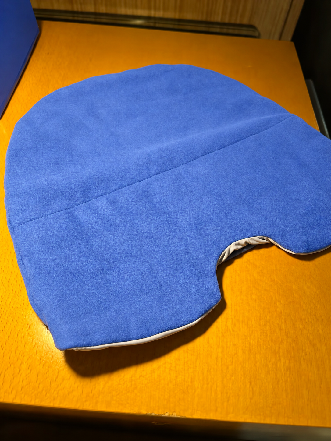 Blue weighted sleep hood product photo